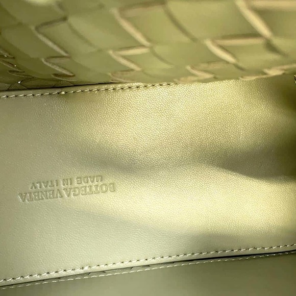 Bottega Veneta Handbag Andiamo Lambskin Bag - Picture 10 of 15